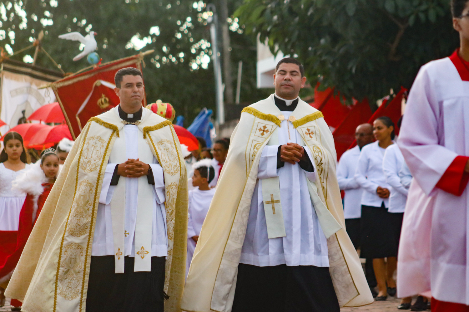     Procissão do Divino Espírito Santo e São Benedito reúne fé e tradição em Morro do Chapéu